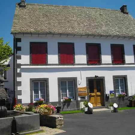 La Maison De La Fontaine Murat-le-Quaire