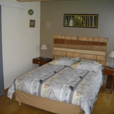 La Maison De La Fontaine Guest house Murat-le-Quaire